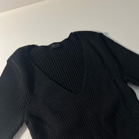 BRAND NEW Brandy Melville Knit T-shirt - Picture 2 of 2